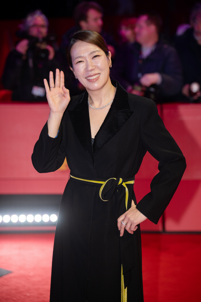 '내 이름은' 염혜란, 베를린영화제 레드카펫 홀렸다..'더글로리→마스크걸' 글로벌 팬덤 들썩