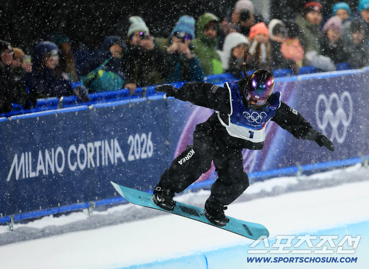 "절뚝절뚝"→"눈물 폭발" 韓 2008년생 '올림픽 새 역사' 최가온 '…