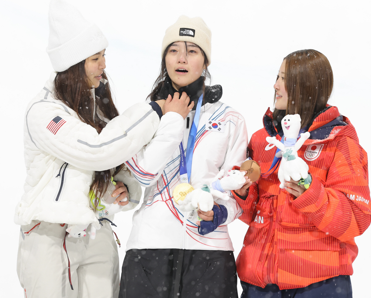 "정말 특별한 순간" '올림픽 새 역사' 최가온의 대관식…'여제' 클로이…