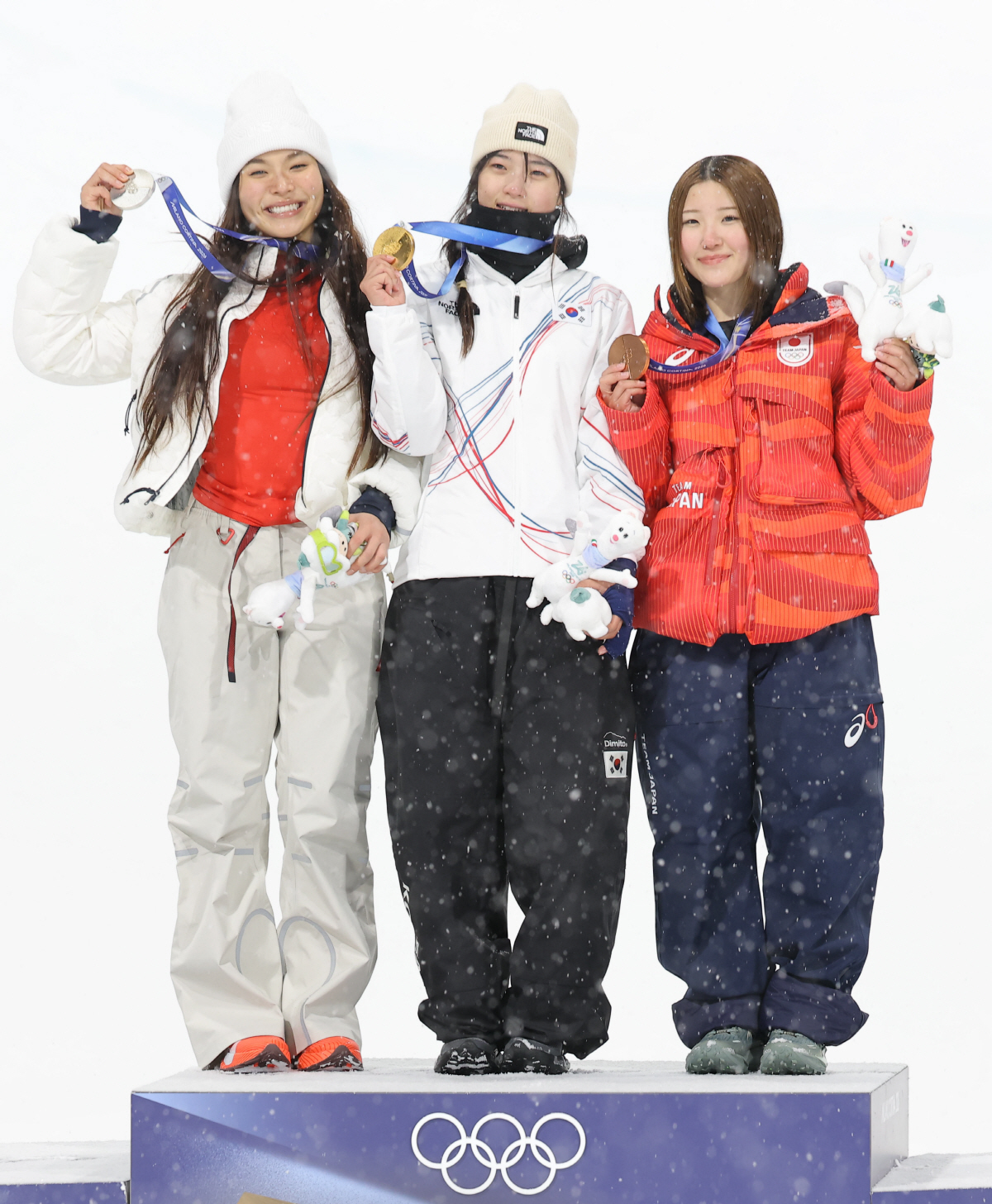 "정말 특별한 순간" '올림픽 새 역사' 최가온의 대관식…'여제' 클로이…