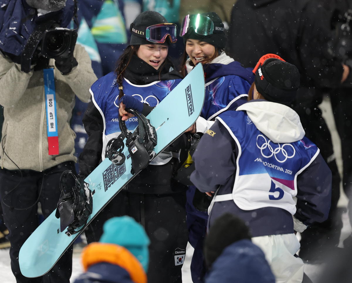 "정말 특별한 순간" '올림픽 새 역사' 최가온의 대관식…'여제' 클로이…