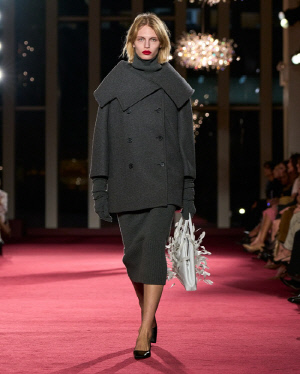 마이클 코어스(MICHAEL KORS), 45주년 기념 2026 가을/겨울 컬렉션 런웨이 쇼 공개