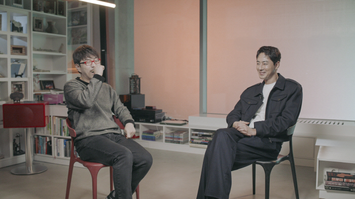 "앉아 있을 뿐인데 화보 완성"…'휴민트' 조인성, 오늘(13일) 이동진 만난다