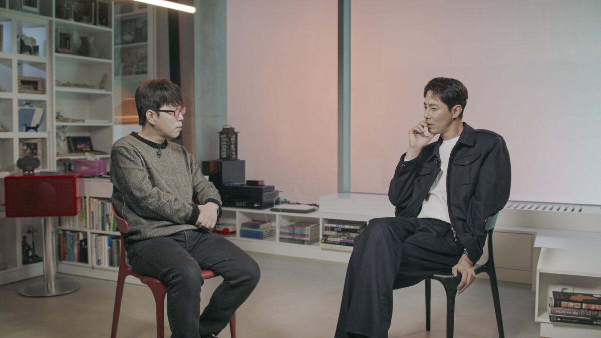 "앉아 있을 뿐인데 화보 완성"…'휴민트' 조인성, 오늘(13일) 이동진…