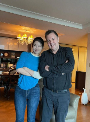 도로서 포착된 로버트 할리..“수상한 외국인 발견” 뜻밖의 만남