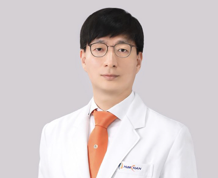 설 연휴 온 가족 척추 주의…묵직한 통증, 초기 대처 중요