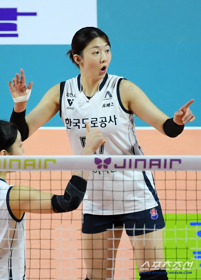 지면 승점 4점 차까지 붙는데…도로공사 악재