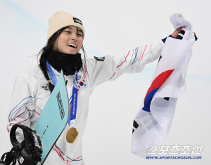 [공식발표]'올림픽 新 기록' 韓 18세 최가온, 金 포상금 3억원 a→950만원 '에디션 시계' 주인공 됐다