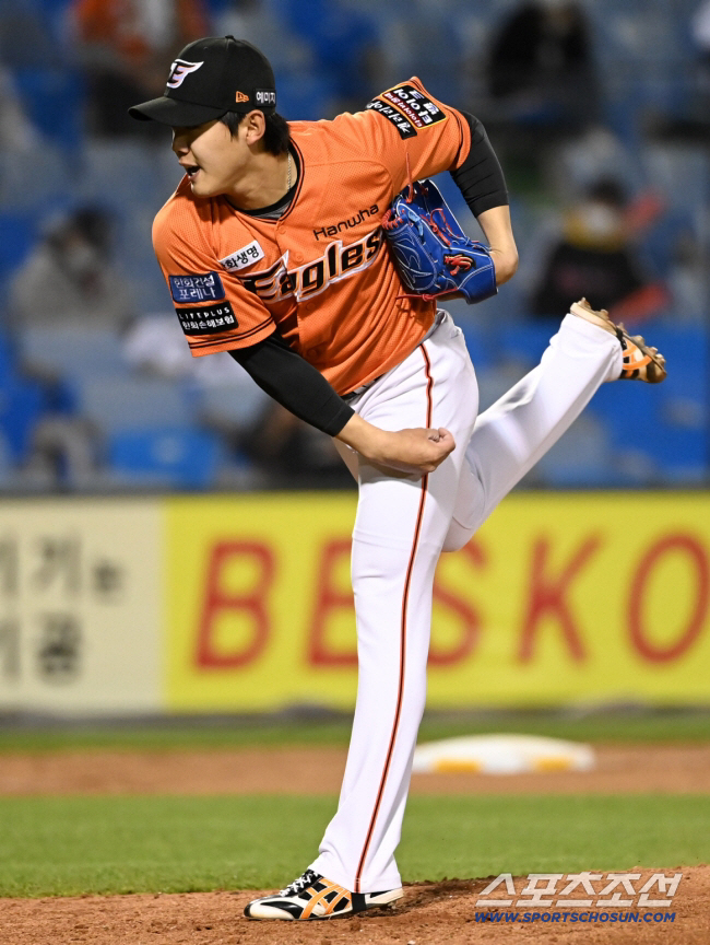 "충분히 설명해 이해시키는 게 중요해요" 지도자로 새출발 한화 암흑기 가…