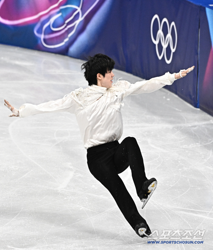 [밀라노 LIVE]'아! 0.98점 차이' 꽈당 넘어진 차준환, 아쉽게 메달 획득 실패…'韓 역대 최고' 4위에 만족