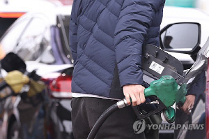 주유소 휘발유 가격 10주 연속 하락…