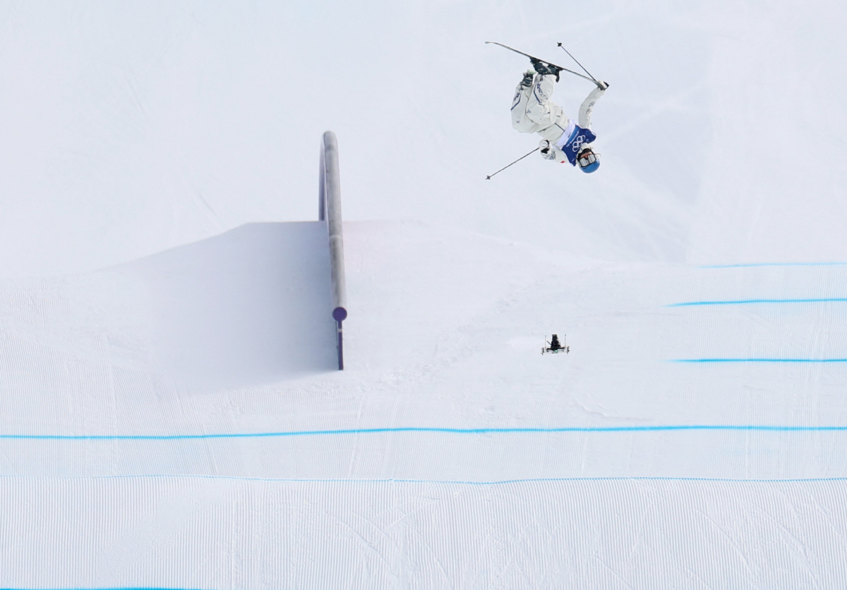 中 분노 "돈 때문에 중국 온다" 맹비난→美 동참 "배신자, 시민권 포기…