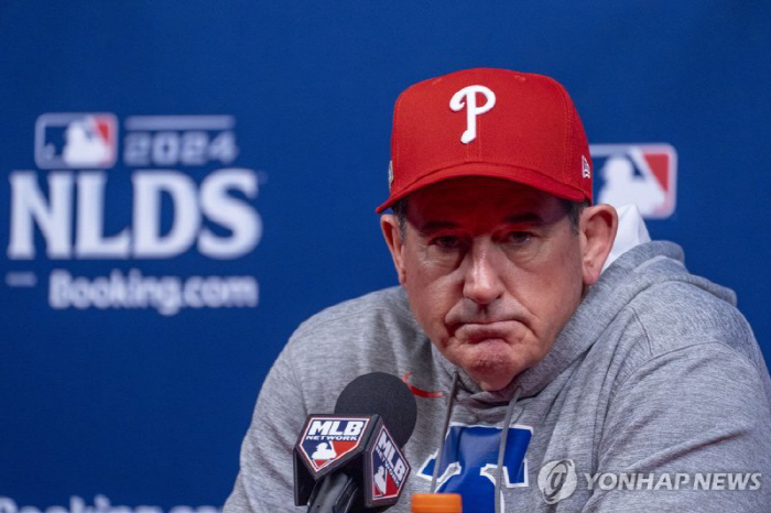 맥주 들고 덕아웃 난입? '선 넘었지' 빅리그 구단은 290억 원도 포기…