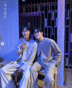 김선호, 드디어 웃었다…'탈세 의혹' 사과 후 근황, 연극 전석 매진