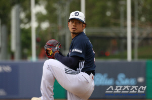 34홈런 거포의 방망이를 산산조각 내버렸다...두산 비밀병기, 타무라 라이브 피칭 지켜보니 [시드니 현장]