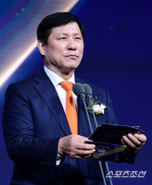 '도박, 음주 사고 절대 안된다' 경고까지 했는데...허구연 총재, 롯데 충격 도박 사건 '철퇴' 놓나