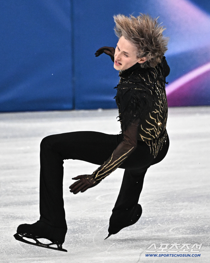 말리닌도, 가기야마도 '미끄덩, 꽈당!'→또 빙질? 빙판 위에서 좀처럼 활약 못한 피겨 '천재들'...차준환도 "덜 나가는 느낌"