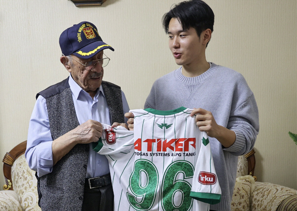 "대한민국을 위해 싸워주셔서 감사합니다" '형제의 나라'서 뛰는 조진호,…