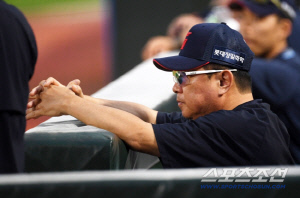 '30G 징계로 안 끝난다?' 김태형 마지막해 악재도 이런 악재가 없다…