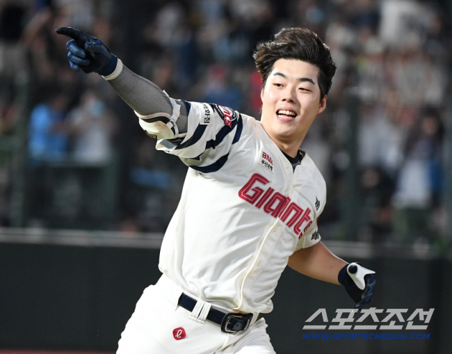 '30G 징계로 안 끝난다?' 김태형 마지막해 악재도 이런 악재가 없다……