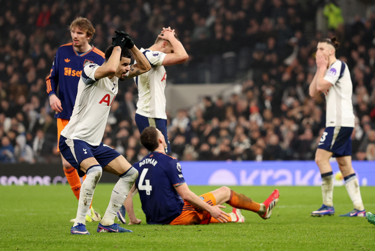 '손흥민 떠나니 이상해졌다' 토트넘, EPL 보다 UCL+UEL에서 더 …