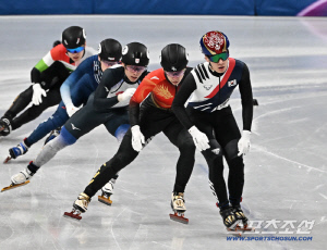 [밀라노 LIVE]'디펜딩 챔피언' 황대헌-신동민, 1500m 준결선 진출....'1000m 동메달' 임종언, 충격 탈락