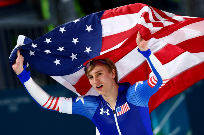 [밀라노 스토리]2010년 오노 보며 스케이터 꿈 키운 22세 美빙속괴물, 1000m→500m도 미친 레이스, 압도적 우승! 4관왕 '꿈이 아냐'