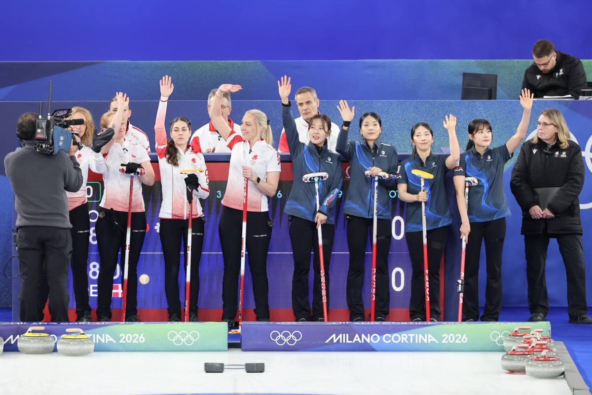 [밀라노LIVE]"샷성공률 80%" 女컬링,'센터본능'덴마크와 대혈투 끝…