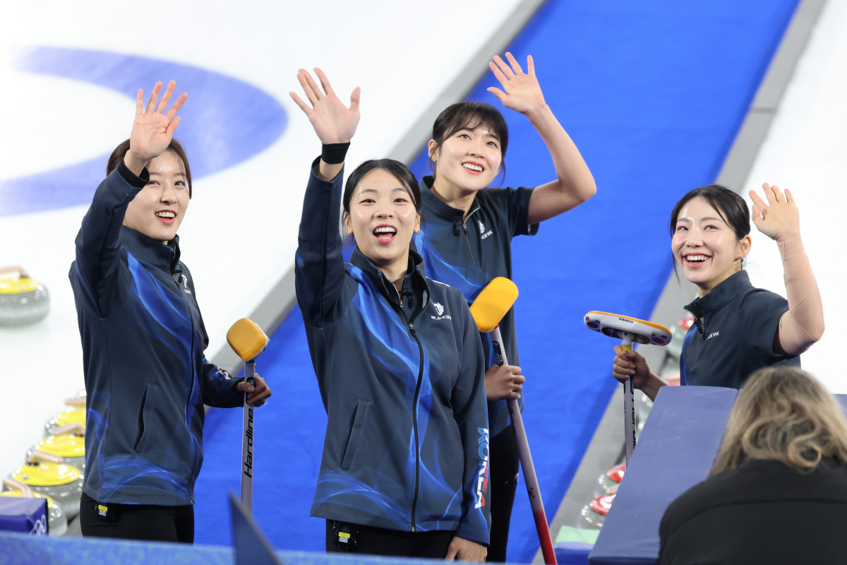 [밀라노LIVE]"샷성공률 80%" 女컬링,'센터본능'덴마크와 대혈투 끝…