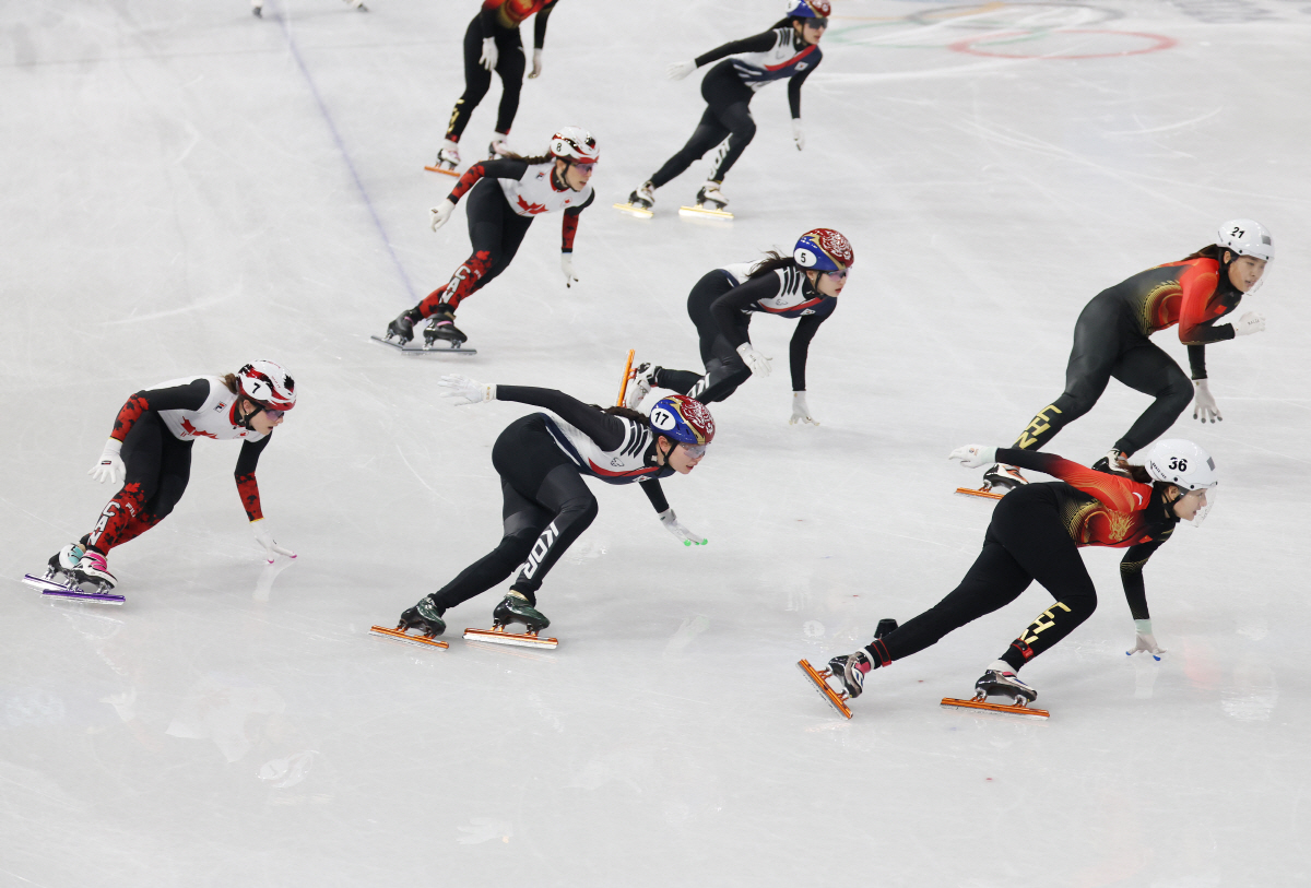 "심석희 밀고, 최민정 찢고" '6金 1銀' 절대 1강이 돌아왔다! 女 …
