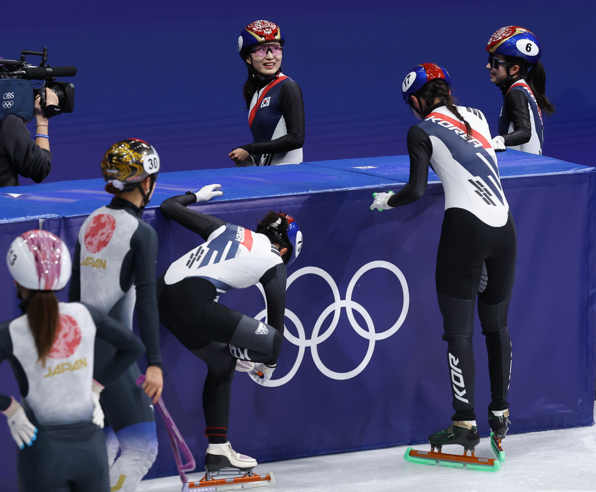 "심석희 밀고, 최민정 찢고" '6金 1銀' 절대 1강이 돌아왔다! 女 …