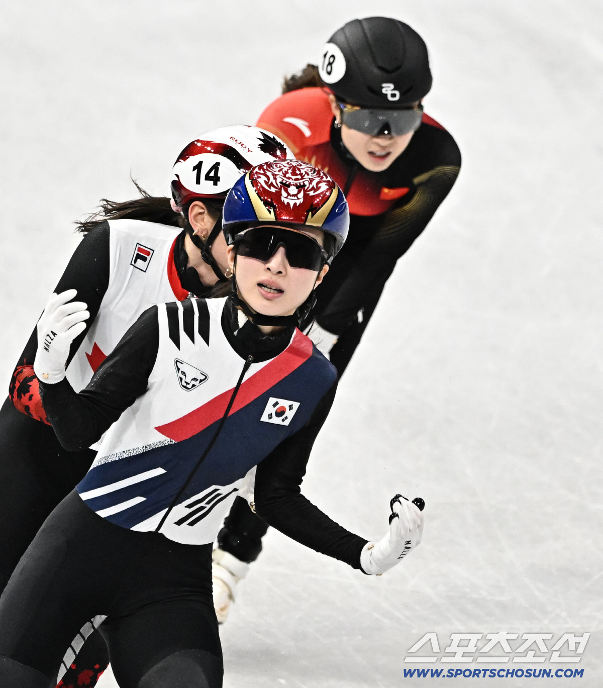 "심석희 밀고, 최민정 찢고" '6金 1銀' 절대 1강이 돌아왔다! 女 …