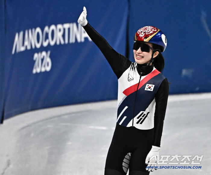 [밀라노 LIVE]"정말 열심히 준비했다" 1위로 결선 진출한 여자 계주..."앞에서 끌어주고, 뒤에서 밀어주면서"