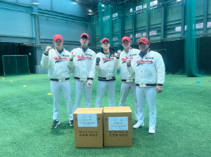 문 앞에 두고 그냥 갔다고? → 신생팀 '선물 전달식' 왜 안 했나