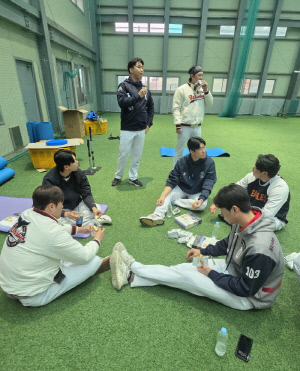 요란한 전달식도 없었다…밤새 도착한 따뜻한 선물, 시민구단 마음 녹인 서귀포의 조용한 환대