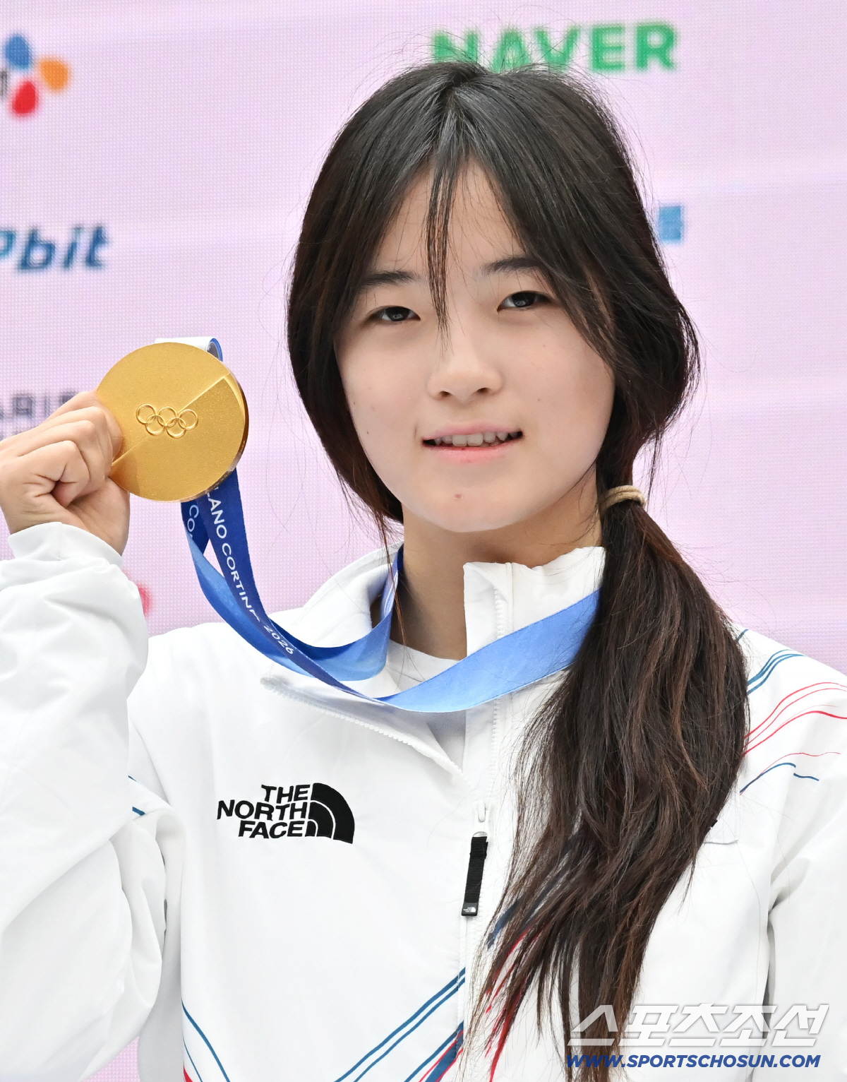 "우리동네 설상 최초 금메달리스트!" 내아이처럼 기특한 최가온,'플래카드…