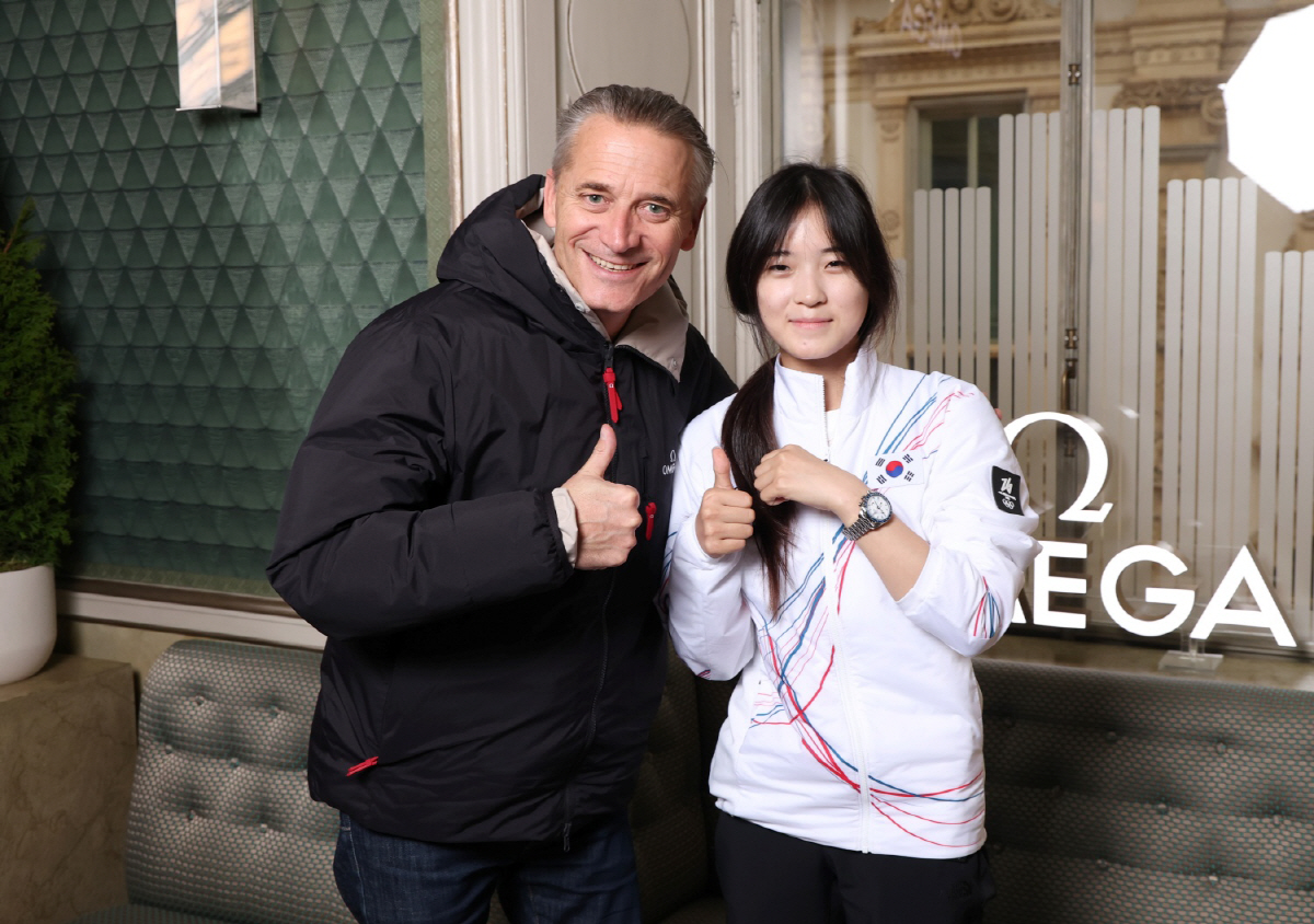 '18세 앙팡테리블' 최가온의 950만원 오메가 시계, '회장님'이 직접…