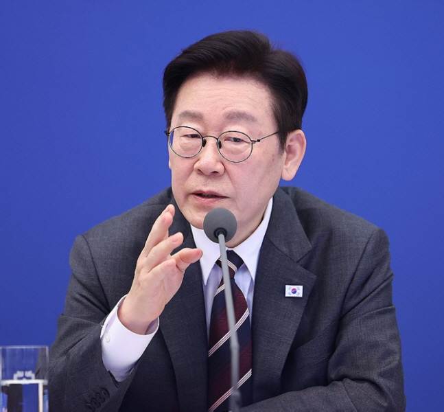 李대통령, '반칙왕' 오명 씻고 '은메달' 딴 황대헌에 축하 메시지 "빙…