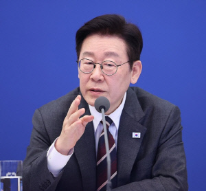 李대통령, '반칙왕' 오명 씻고 '은메달' 딴 황대헌에 축하 메시지 