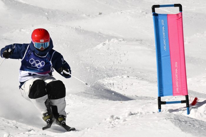 "메달보다 빛난 도전, 이 선수 기억해!" 2005년생' 정대윤, '듀얼모굴' 깜짝 8강! '모굴황제'킹스베리와 진검승부[밀라노 스토리]