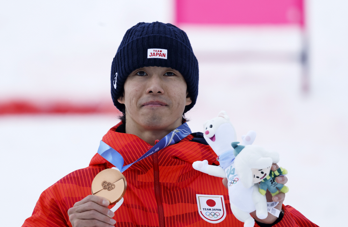 '메달 5개' 한국 3배 역대급 차이, "사상 최강의 일본" 맞습니다..…