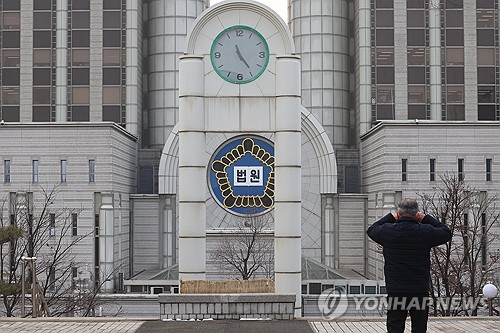 학원동료가 던진 눈 피하다 추락해 하지마비…가해자 징역형