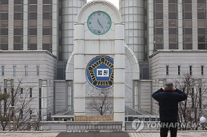 학원동료가 던진 눈 피하다 추락해 하지마비…가해자 징역형