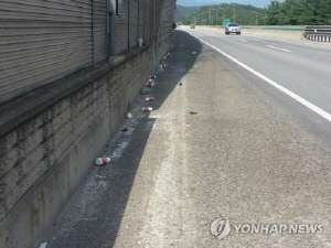 작년 고속도로 쓰레기 수거량 1만t…설 연휴 급증, 일평균 2배