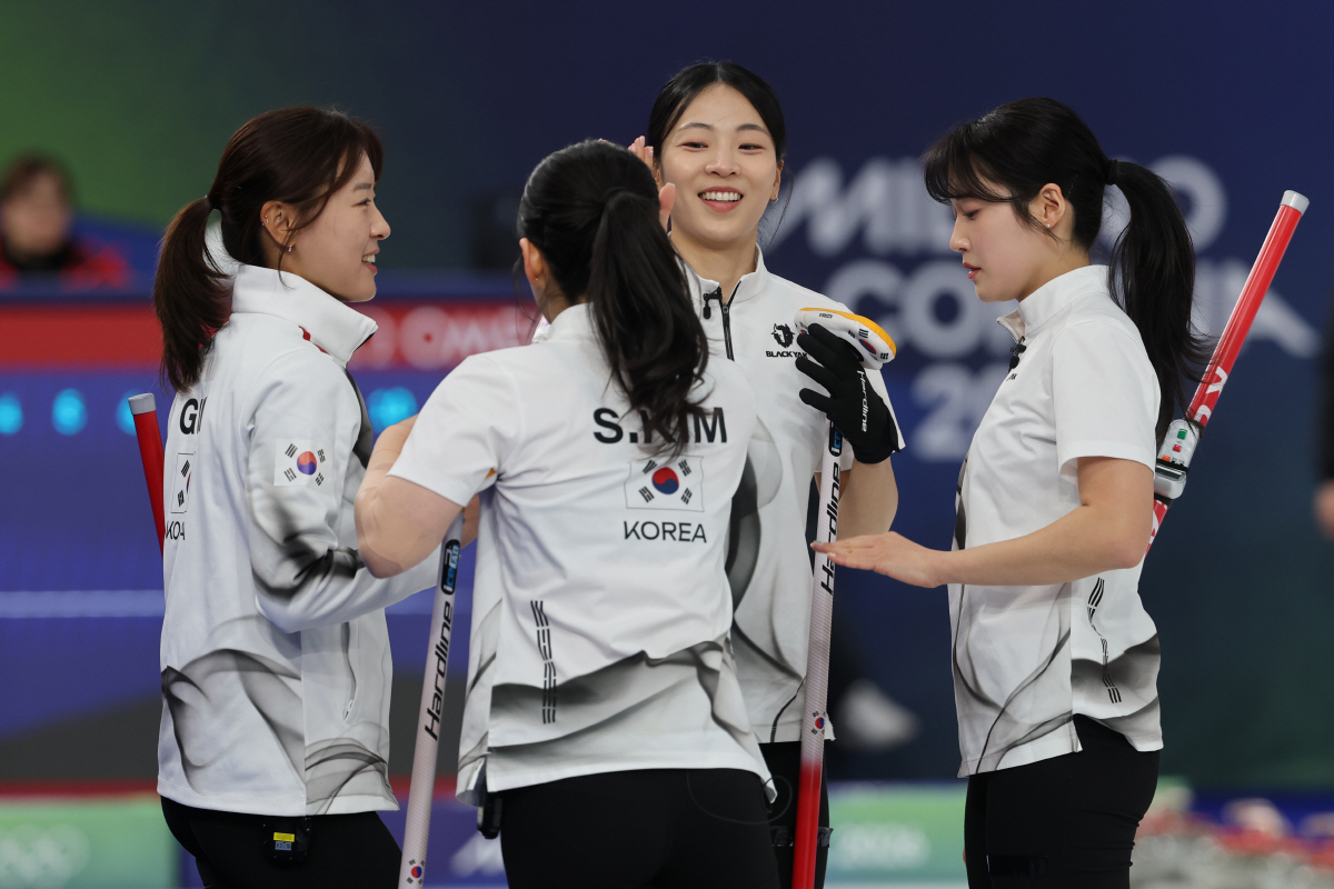 "이번에는 일장기?" 컬링 한일전 역대급 방송사고 터졌다, 팬 분노 폭발…