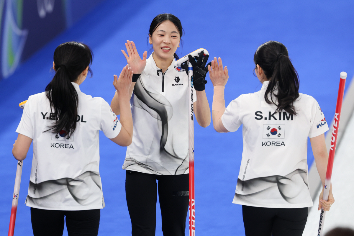日 열렬히 환호 "한국은 아이돌이 컬링", "너무 귀여워"...'운명의 …