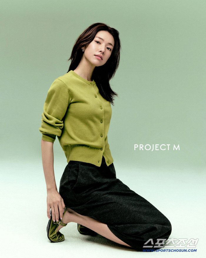 프로젝트엠, 배우 하영과 함께한 26SS 봄 화보 공개 - 일상에 스며드는 'Quiet Confidence'