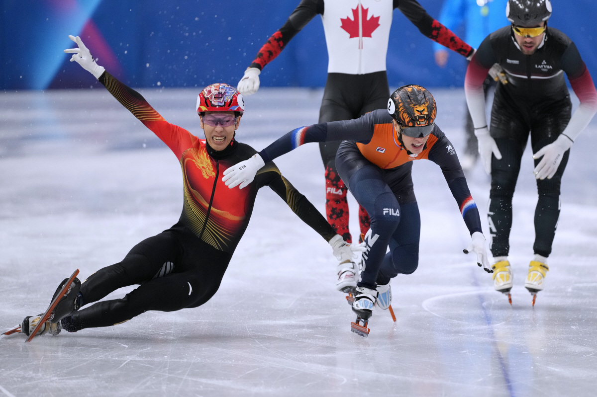 "중국 선수 손짓 외면, 한국인이라면 달랐겠지"..,'편파 판정 전문' …