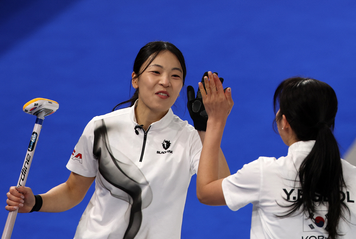 이럴 수가! 韓 대표 기업 광고에 일장기 그래픽이라니…JTBC '충격' …