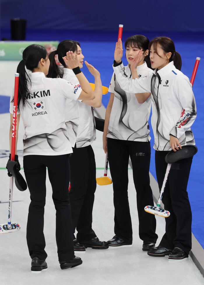 한일전에 '일장기 그래픽'…JTBC, 또 중계 사고쳤다 "제작진 과실"